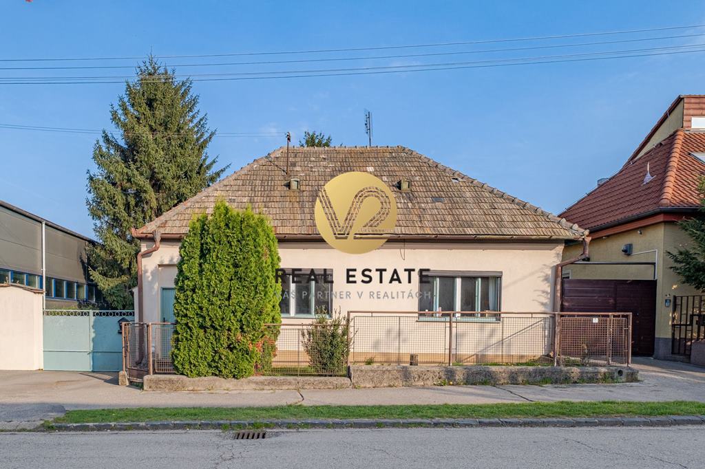 Na PREDAJ 5i rodinný dom vhodný aj na firmu s pozemkom 1284m2 Nitra-Mlynárce 