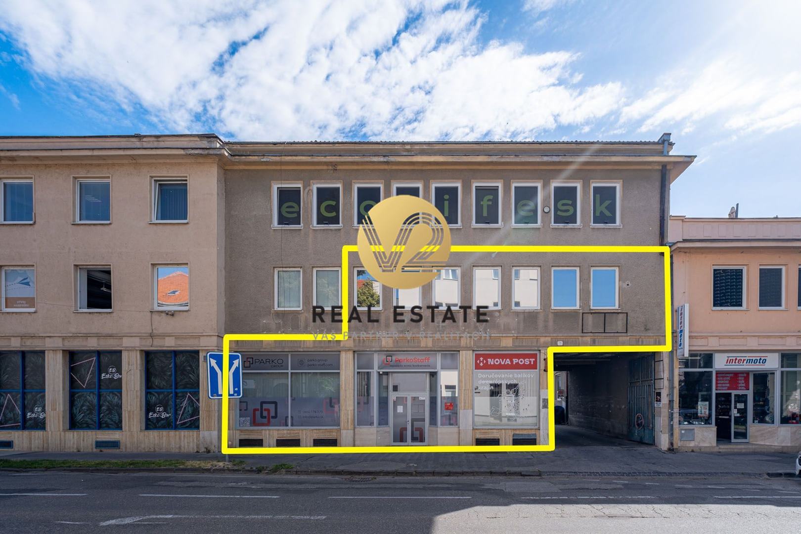 Na PRENÁJOM Reprezentatívne priestory o výmere 300m2 s veľkým výkladom v centre