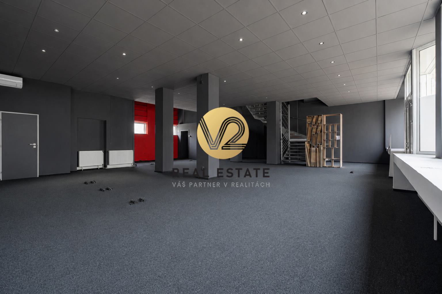 Na PRENÁJOM Reprezentatívne priestory o výmere 300m2 s veľkými výkladmi v centre
