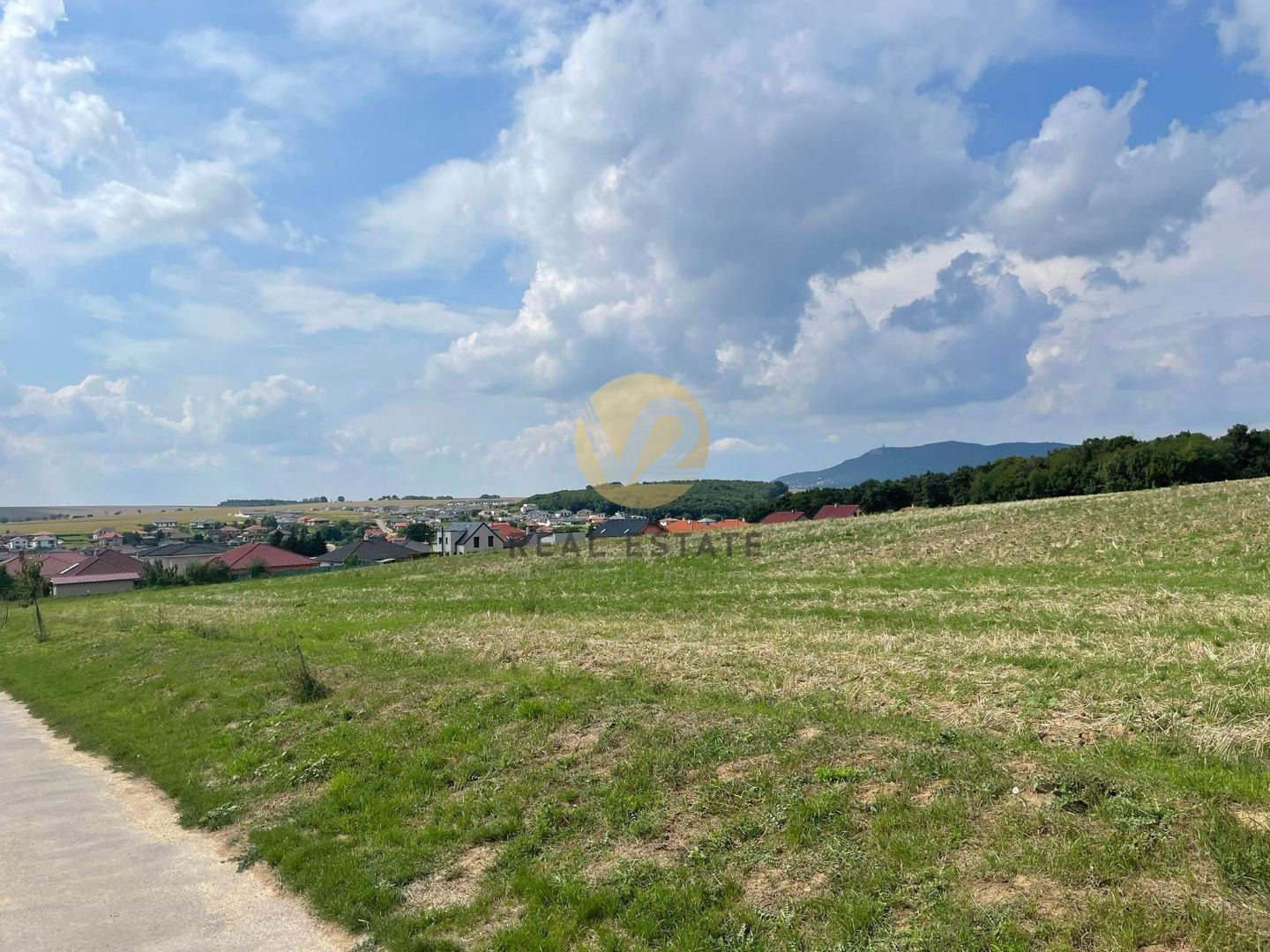NA PREDAJ investičný pozemok pri Nitre !