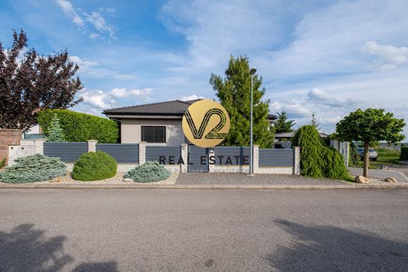 Rezervované PREDAJ 4-izbový bungalov 140m2 vo vyhľadávanej a pokojnej lokalite Nitry