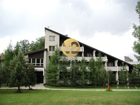Na PREDAJ areál s Hotelom, reštauráciou a 26 chatkami v nádhernom prostredí pohoria Nízke Tatry 