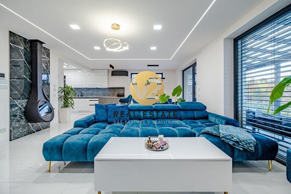 Na PREDAJ exkluzívna 4i novostavba 200m2 bungalov s bazénom a dvojgarážou