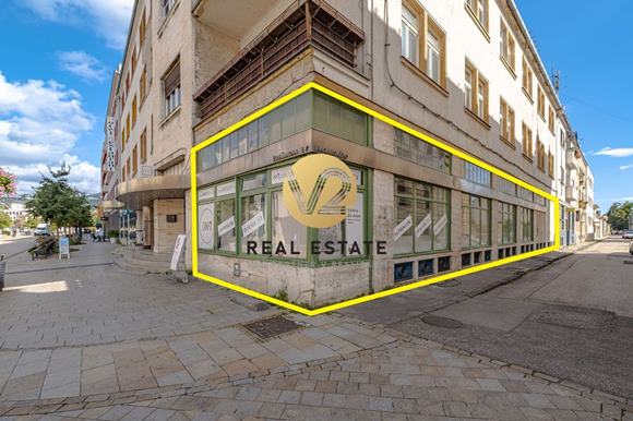 NA PRENÁJOM – Priestory s výkladom na rohu pešej zóny a Radlinského, Nitra