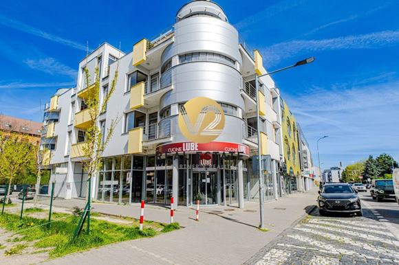 Na PRENÁJOM komerčný - obchodný priestor 120m2 v Centre Nitry
